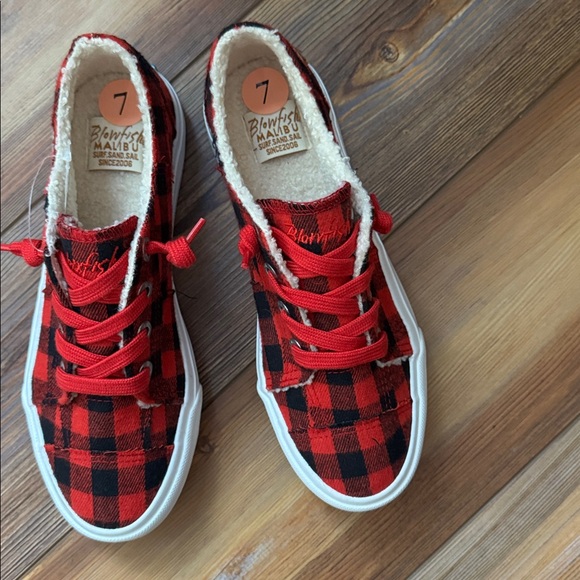 Blowfish Malibu sneakers in a red and black plaid fabric with a Sherpa size 7 - Picture 3 of 6